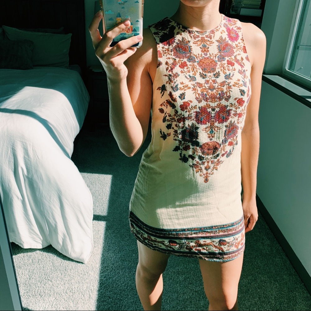 Patterned Shift Dress With Open Back - image 1